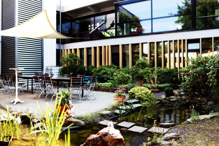 Terassenansicht der Jugendakademie in Bornheim-Walberberg