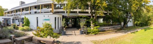 Eingangst&uuml;r der Jugendakademie in Bornheim-Walberberg