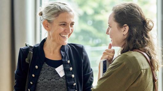 Frauen im Dialog