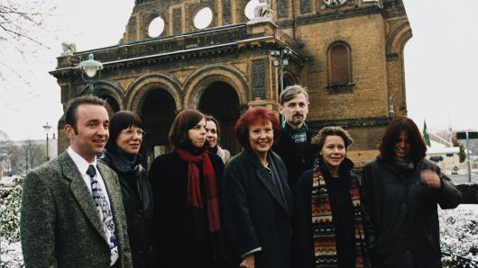 Gruppenfoto der ersten entsendeten Friedensfachkr&auml;fte. 